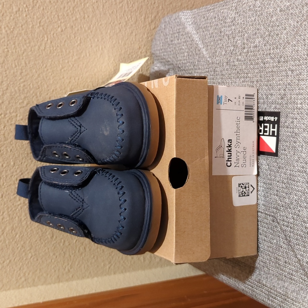 Tiny Toms Chukka shoes
